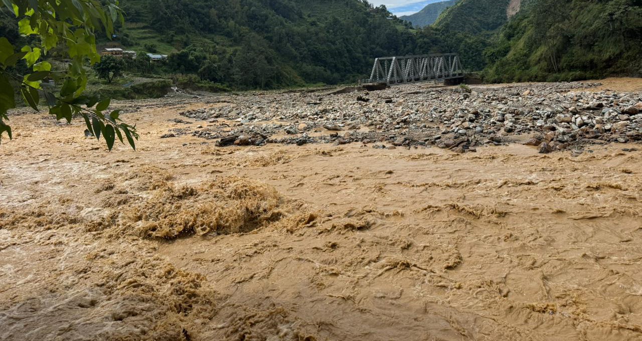 कोन्ज्योसोममा पहिरो पन्छाउन सुरु, सोमबारसम्म मुख्य सडक खुल्ने