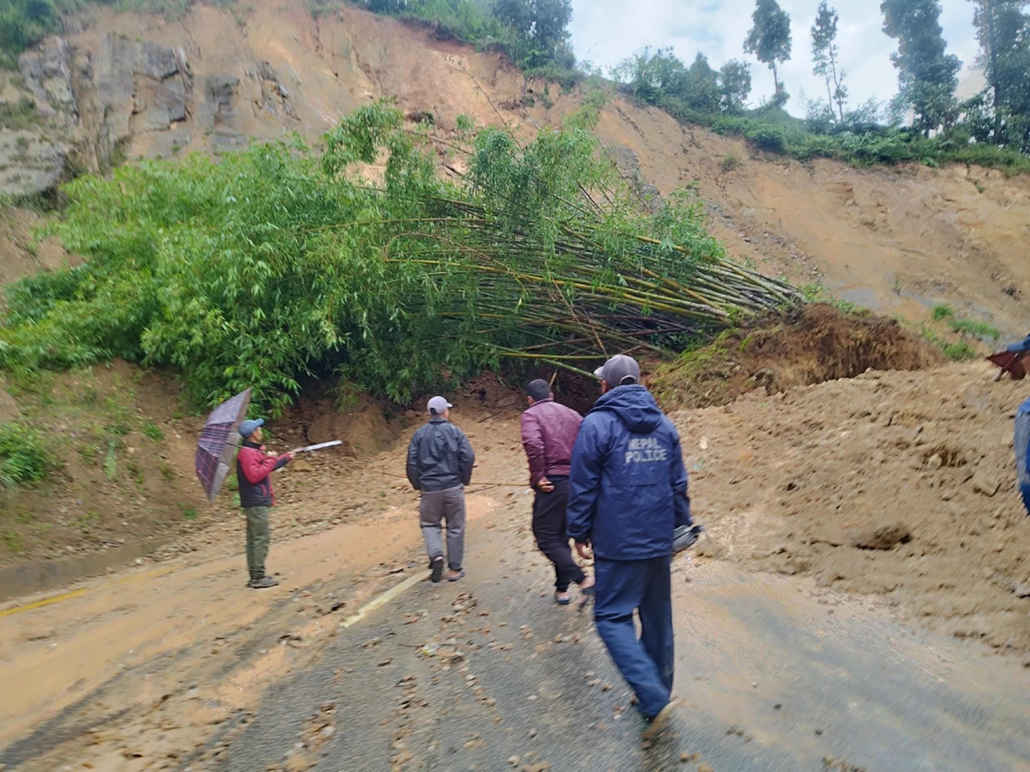 महालक्ष्मी पनौती सडक सुचारु
