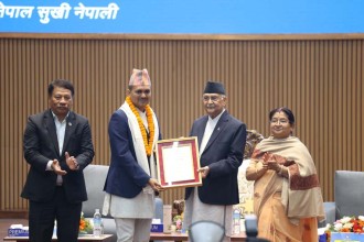 डा.ओममुर्ति अनिल सहितलाई प्रधानमन्त्री राष्ट्रिय प्रतिभा पुरस्कार प्रदान