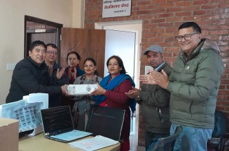 गुणस्तर बढाउन टिका विद्याश्रमलाई शैक्षिक सामग्री सहयोग