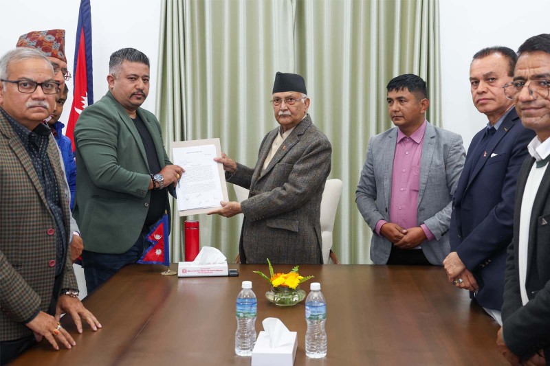 नेपाली उद्योगीलाई मार पर्न दिइन्न, चिया निर्यातका समस्या हल गरिनेछ : प्रधानमन्त्री