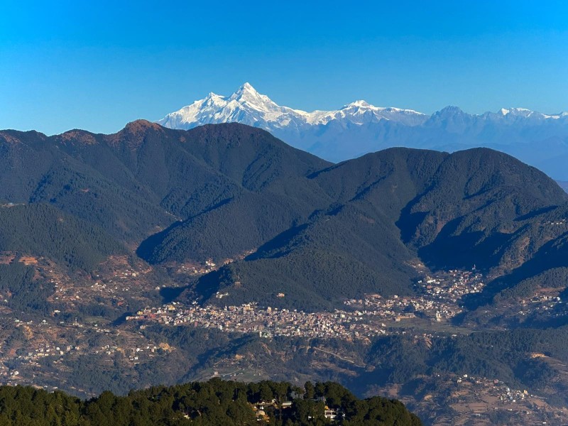 उपत्यका नजिकको हाइकिङ गन्तव्य दलचोकी, एकैठाउँबाट देखिन्छ हिमाल र उपत्यका