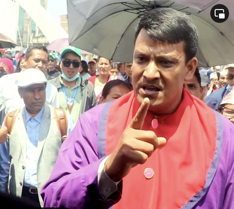 स्कुल खोल्नुपर्छ भन्ने धारणा राख्ने अभिभावकलाई शिक्षकले गरे कुटपीट